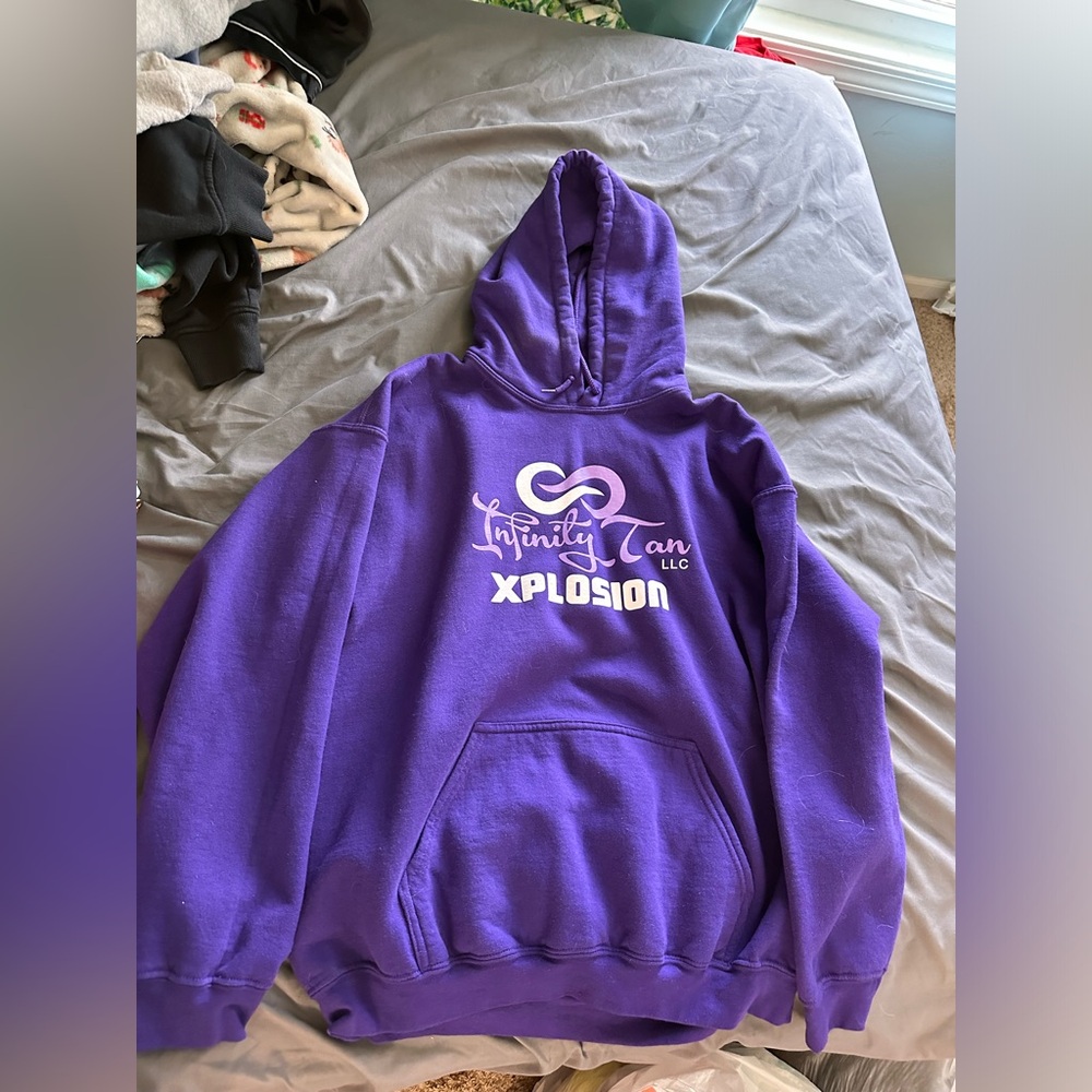 GILDAN size L purple hoodie